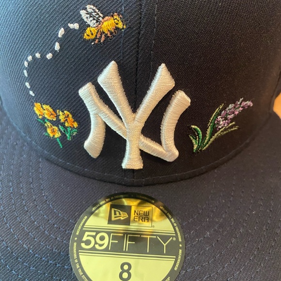 Rare Yankees “watercolor floral” fitted hat. NWT - Picture 7 of 7